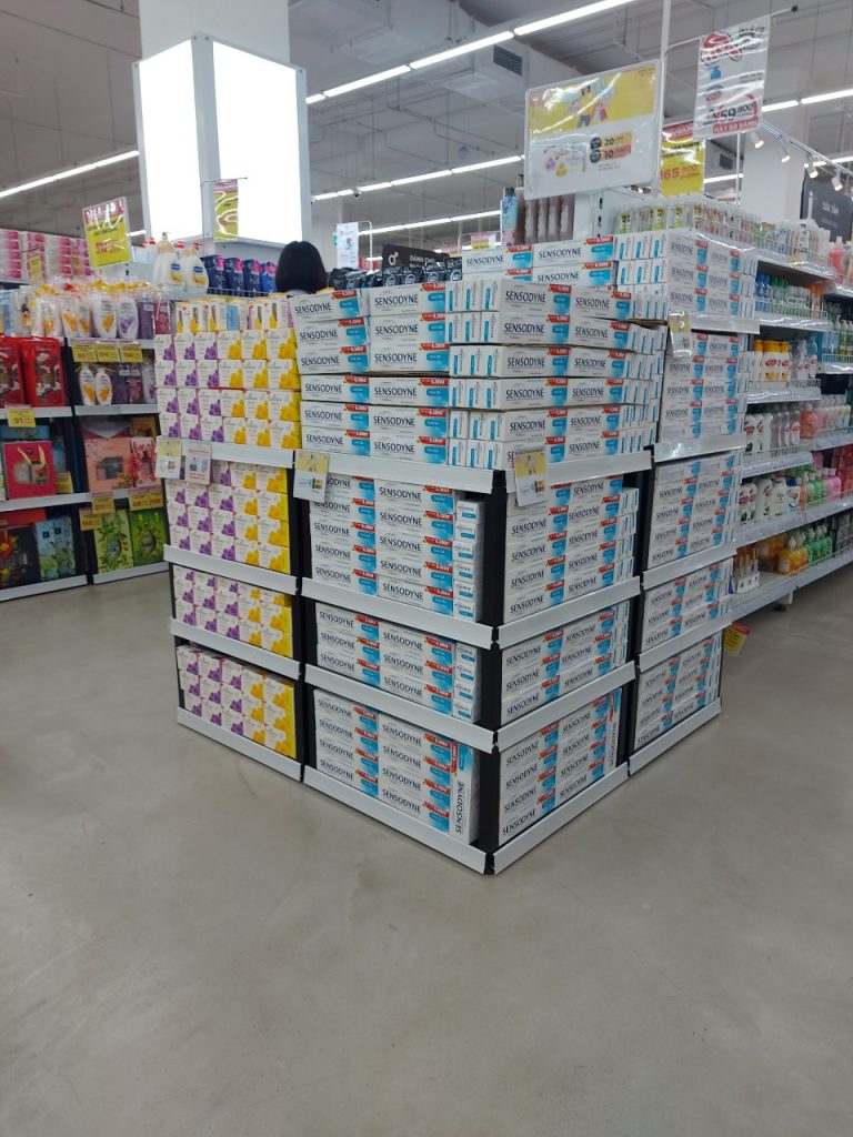 Hình ảnh kệ siêu thị Vinmart do VNT JSC lắp đặt